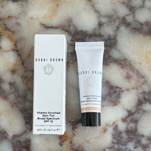 Bobbi Brown Vitamin Enriched Skin Tint SPF 15 - light 1 deluxe sample